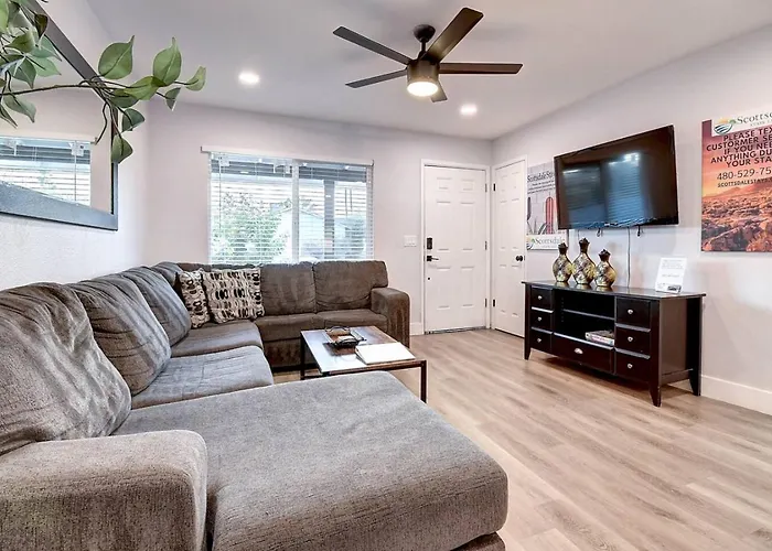 Scottsdalestays 6bdrm-4ba-14 Bed-pool-spa-theater. Holiday home Phoenix