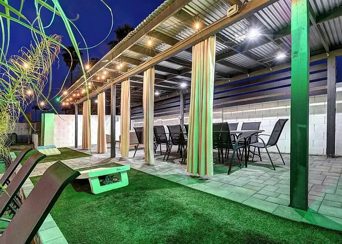 Holiday home Scottsdalestays 6bdrm-4ba-14 Bed-pool-spa-theater.