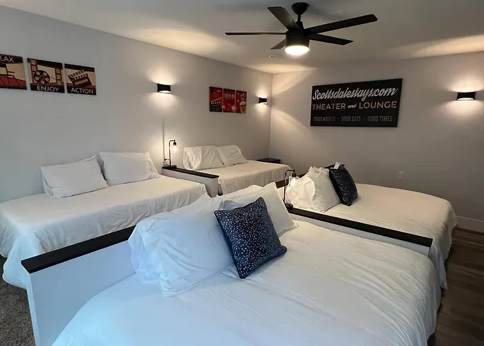 Holiday home Scottsdalestays 6bdrm-4ba-14 Bed-pool-spa-theater. Phoenix