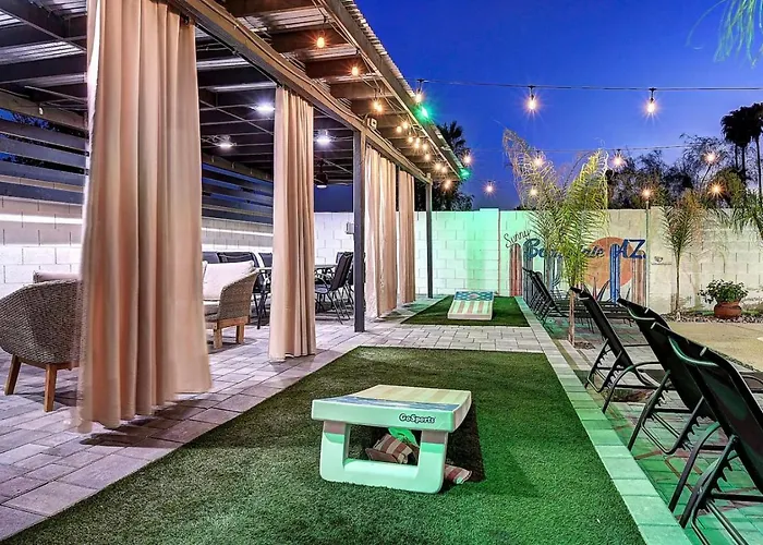 Holiday home Scottsdalestays 6bdrm-4ba-14 Bed-pool-spa-theater. *
