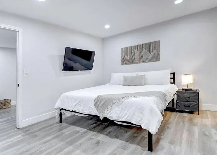 Holiday home Scottsdalestays 6bdrm-4ba-14 Bed-pool-spa-theater. Phoenix