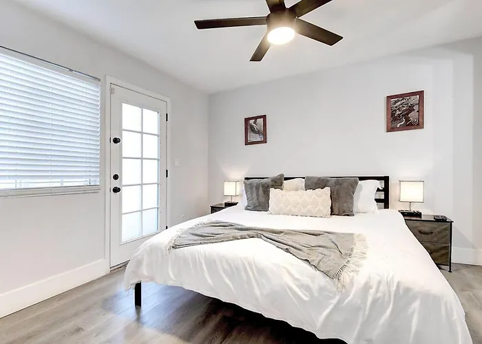 Scottsdalestays 6bdrm-4ba-14 Bed-pool-spa-theater. Phoenix