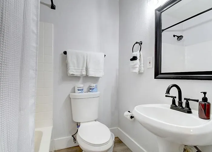 Scottsdalestays 6bdrm-4ba-14 Bed-pool-spa-theater. *