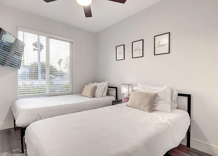 Holiday home Scottsdalestays 6bdrm-4ba-14 Bed-pool-spa-theater.