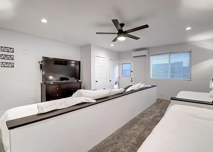 Scottsdalestays 6bdrm-4ba-14 Bed-pool-spa-theater. * Phoenix