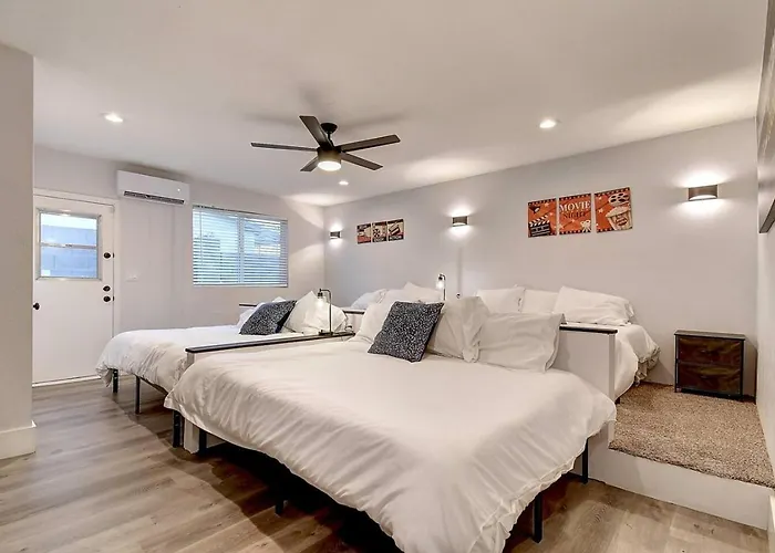 Scottsdalestays 6bdrm-4ba-14 Bed-pool-spa-theater. Holiday home Phoenix