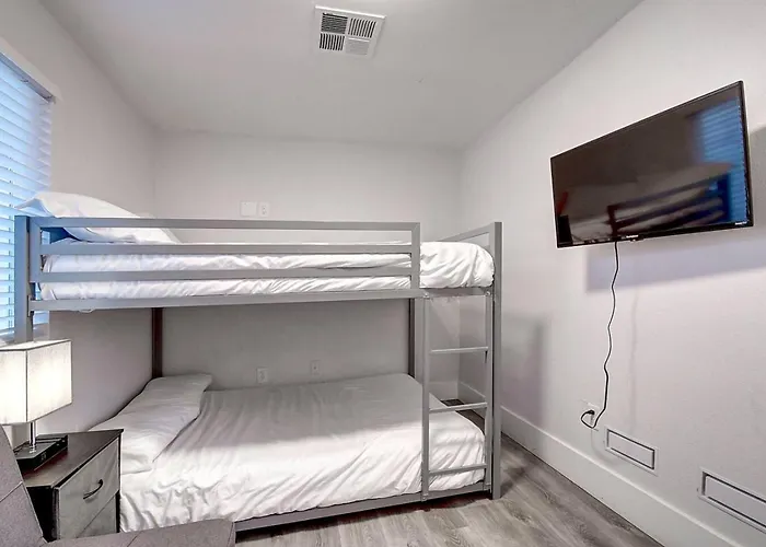 Holiday home Scottsdalestays 6bdrm-4ba-14 Bed-pool-spa-theater. Phoenix