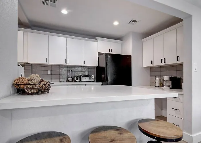 Scottsdalestays 6bdrm-4ba-14 Bed-pool-spa-theater.