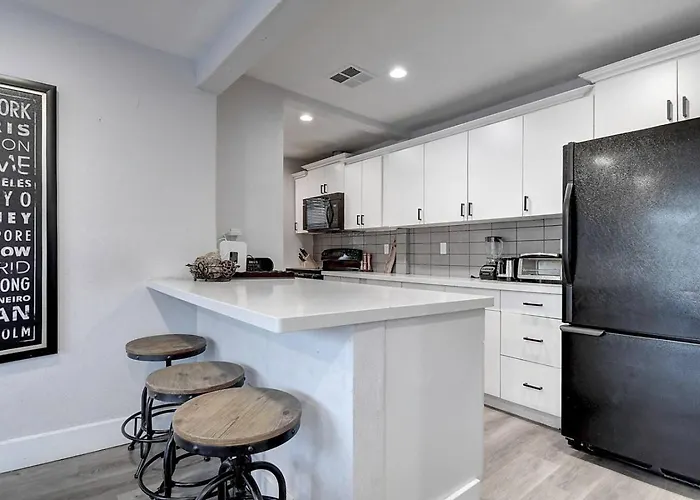 Scottsdalestays 6bdrm-4ba-14 Bed-pool-spa-theater. *