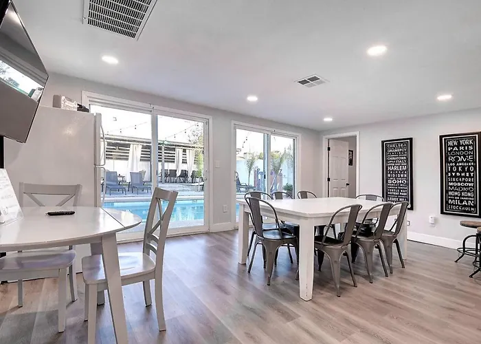 Scottsdalestays 6bdrm-4ba-14 Bed-pool-spa-theater.