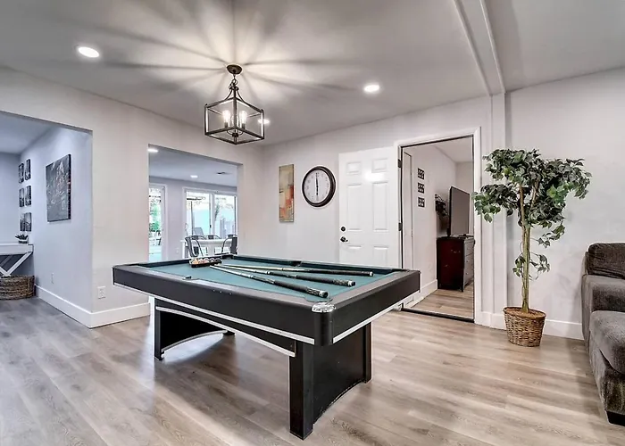 Holiday home Scottsdalestays 6bdrm-4ba-14 Bed-pool-spa-theater. Phoenix